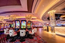 রঙিন কার্ডে সাজানো জ্যাকপট তথ্য বোর্ড